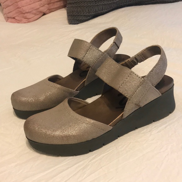 OTBT Shoes - OTBT | Roadie Closed Toe Wedges